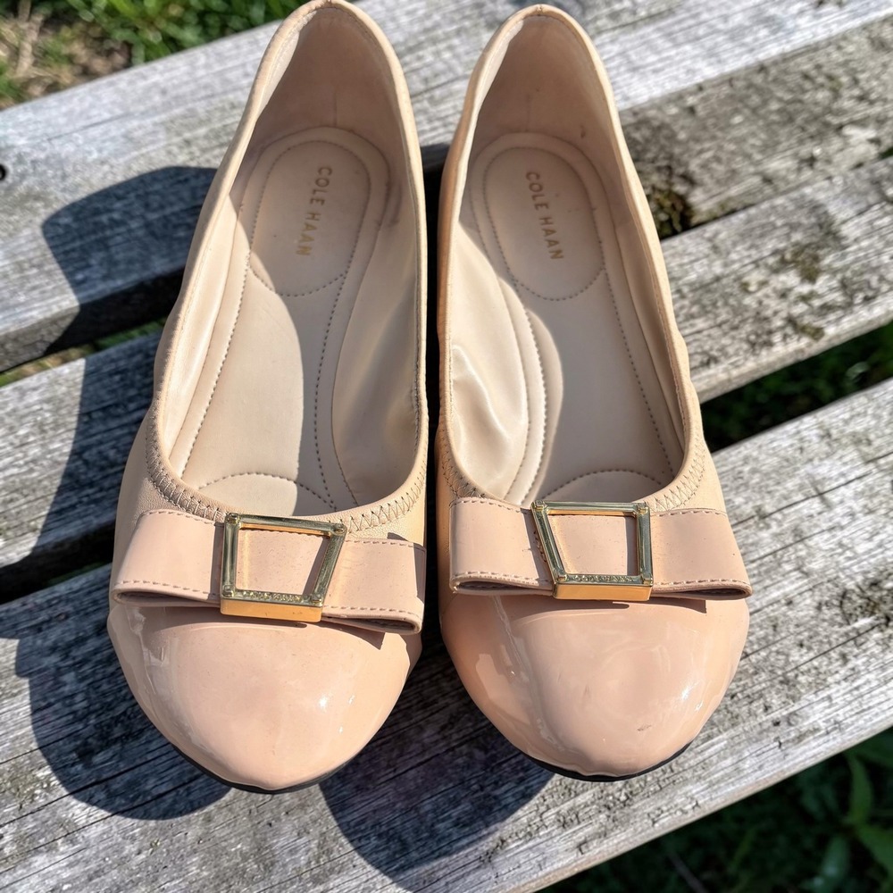 Preppy Classic‎ Wedge Pumps Cole Haan Size 8B Nude Beige Leather Patent